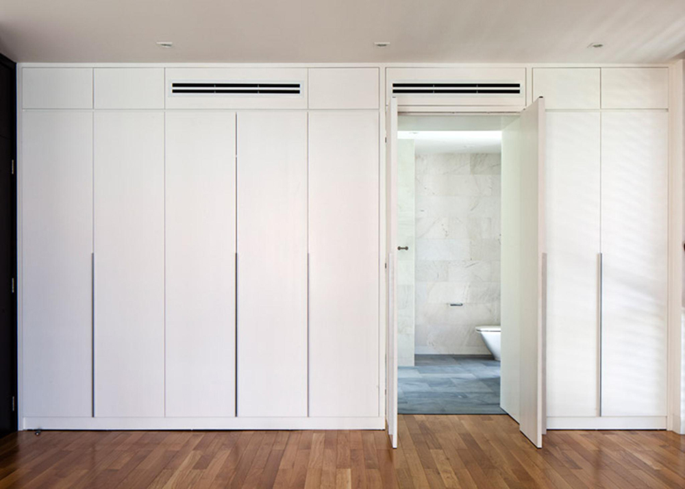 Lối dẫn vào nhà vệ sinh