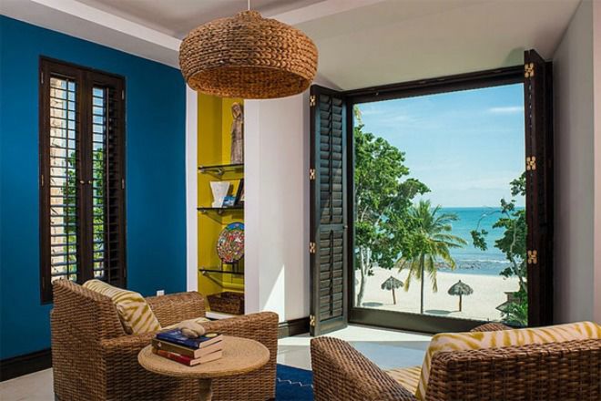 Những rặng dừa xanh và bãi cát trắng