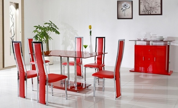  những chiếc ghế màu đỏ